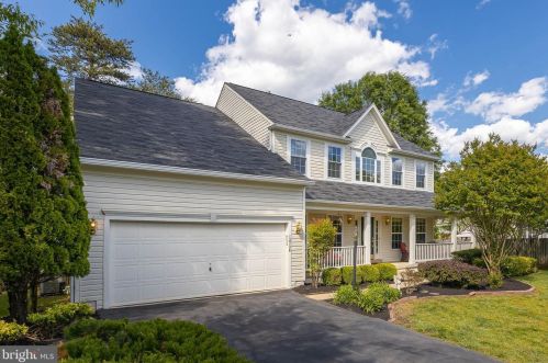 13736 Jennifer Ann Ln, Gainesville, VA 20155-2919