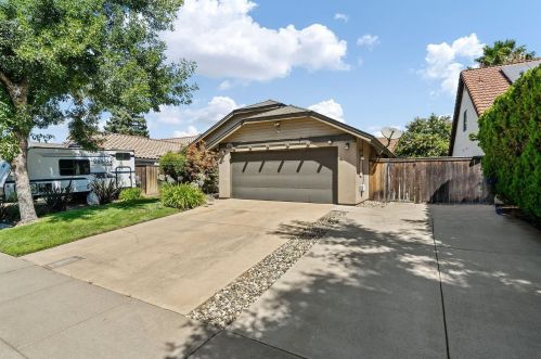 2421 Black Walnut Dr, Modesto, CA 95355-9591