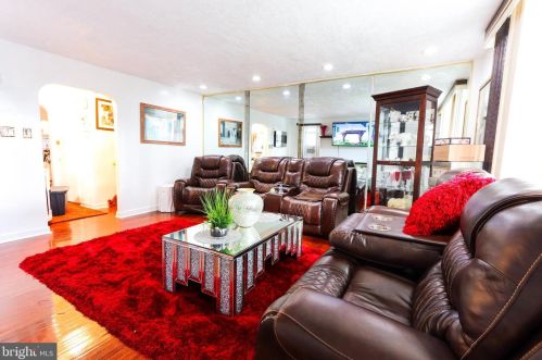 8011 Gilbert St, Philadelphia, PA 19150-2405