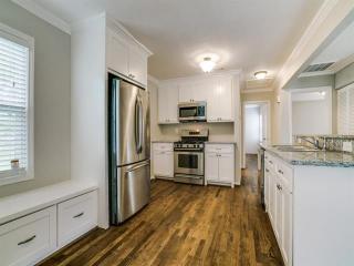 2819 Catherine St, Dallas TX  75211-5224 exterior