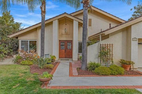 1944 Hummock Ln, Encinitas, CA 92024-1908