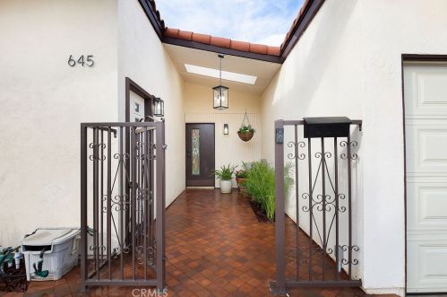 645 Taper Dr, Seal Beach, CA 90740-5872
