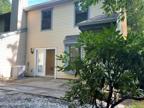 1 Amherst Ct, East Freehold NJ  07728-3904 exterior