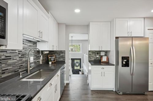 8922 Applecross Ln, Springfield VA  22153-1201 exterior