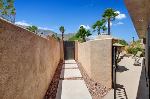 2790 Junipero Ave, Palm Springs, CA 92262-1830