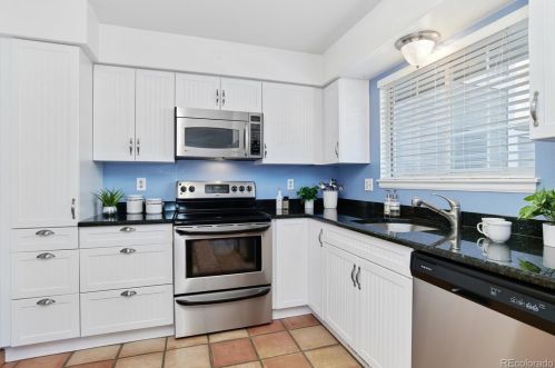 7166 Bentley Cir, Englewood CO 80112-1186 exterior