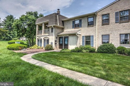 216 Valleybrook Dr, Lancaster PA  17601-4623 exterior