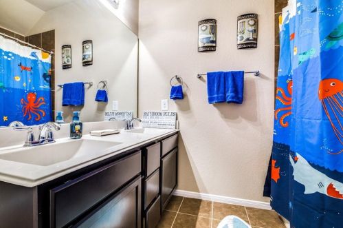 2402 Winter Trl Dr, Conroe TX  77304-2160 exterior