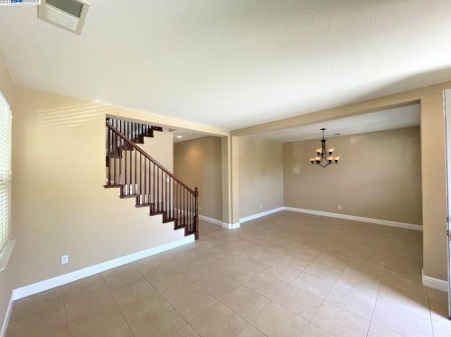 2721 Prosperity Way, Modesto, CA 95355-8647