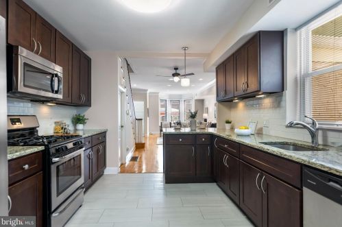 1914 12 St, Philadelphia PA 19148-2210 exterior