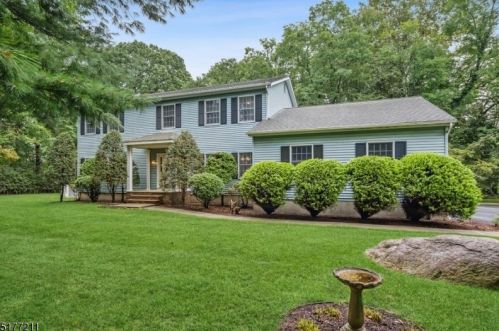 51 Brown Ave, Kinnelon, NJ 07405-1967