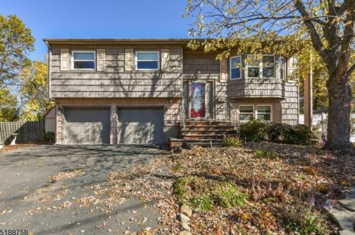 19 Heidi Dr, Perth Amboy, NJ 08863-1334