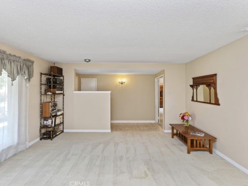 5550 Gloucester Way, Riverside CA  92506-3425 exterior
