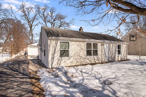 2419 Garden St, Joliet, IL 60435-1416