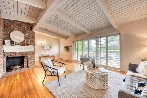 1425 Clarence Dr, Vista, CA 92084-7244