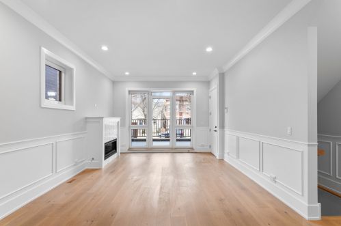 1143 Addison St, Chicago, IL 60613-3805