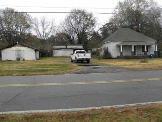 933 Main St, Wellford, SC 29385-9565