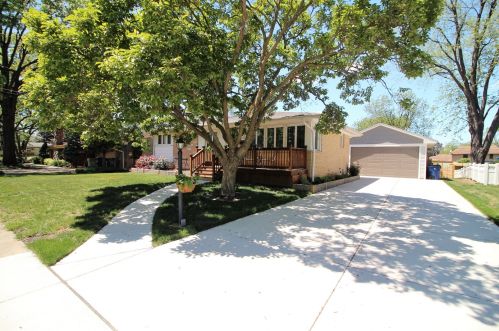 44 Jacquelyn Dr, Bensenville, IL 60106-3264