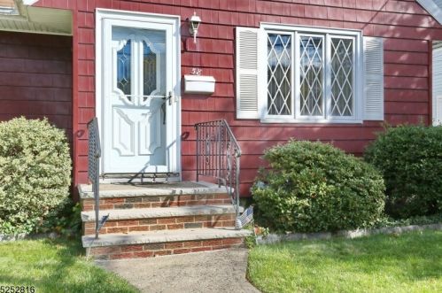 58 Bromley Pl, Nutley, NJ 07110-2139