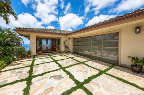 445 Maono Loop, Honolulu HI  96821-2526 exterior