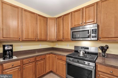 213 Timberlake Dr, Trenton NJ  08618-1457 exterior