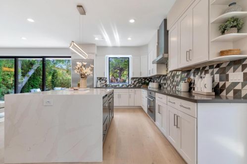 375 Chiquita Ave, Mountain View CA  94041-1007 exterior