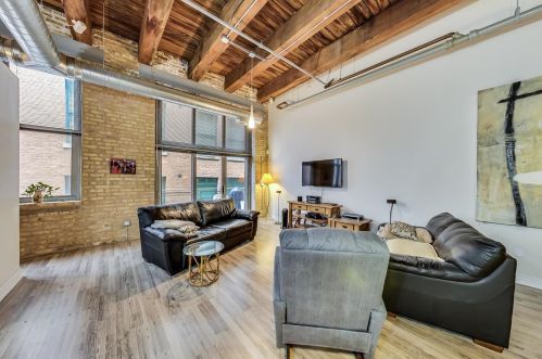 824 Superior St, Chicago, IL 60642-8083
