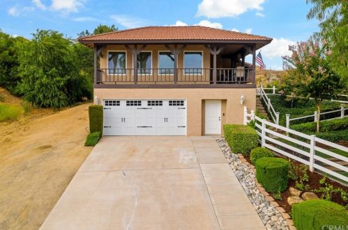 14040 Harvey Ln, Riverside, CA 92503-7246