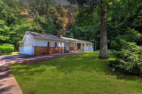 34 Brookwood Ln, Huntington CT  06484-2051 exterior