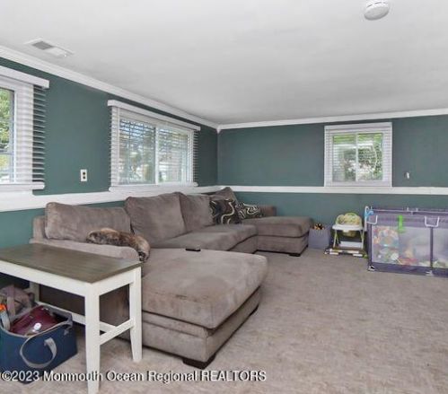62 Annapolis Dr, Hazlet NJ  07730-2354 exterior