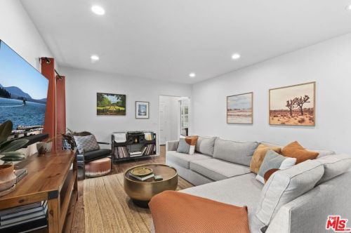 2470 Bywood Dr, Glendale CA  91206-4725 exterior