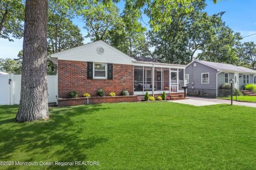 228 Passaic Ave, Point Pleasant Beach, NJ 08742-2001