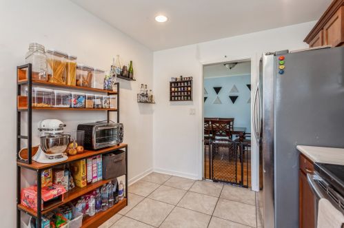 7844 Harlem Ave, Niles, IL 60714-3202