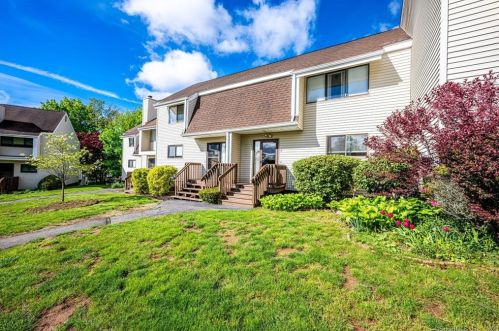 4 Spice Hill Dr, Wallingford, CT 06492-4338