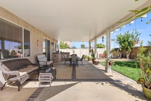 17876 Robusta Dr, Riverside CA  92503-7072 exterior