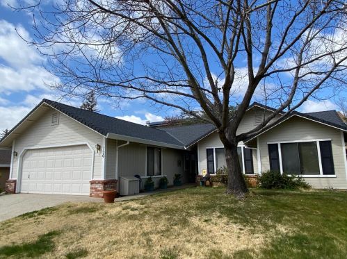 120 Castlemont Dr, Grass Valley, CA 95945-5660