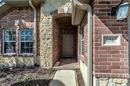 404 Sandy Creek Dr, Fort Worth TX  76131-3966 exterior