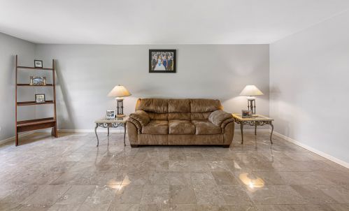 518 Longtree Dr, Wheeling, IL 60090-5549