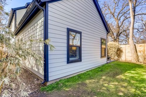 2602 Diaz St, Austin TX  78702-3915 exterior