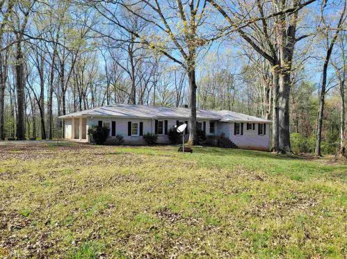 242 Seagraves Rd, Hull, GA 30646-2375