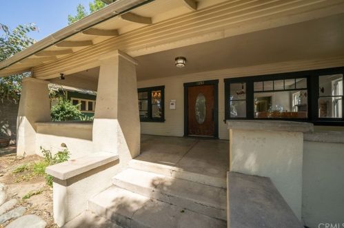 5292 Magnolia Ave, Riverside CA  92506-1248 exterior