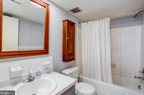 45 Valleybrook Dr, Lancaster PA  17601-4612 exterior