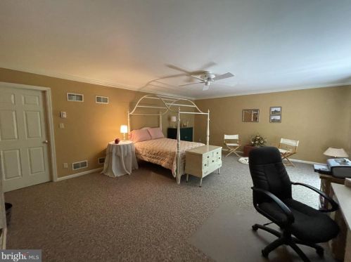 112 Bentley Ln, Lancaster PA  17603-6223 exterior