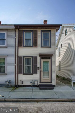 330 Penn St, Carlisle PA  17013-2433 exterior