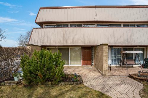 820 Shady Way, Arlington Hts IL  60005-4323 exterior