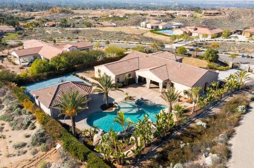 7756 Kingdom Dr, Riverside CA  92506 exterior