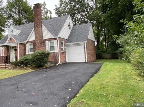 1571 Walden St, Teaneck, NJ 07666-6124