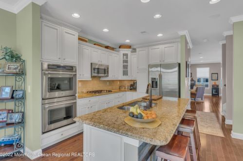 333 Princeton Ct, Tinton Falls NJ  07702-4058 exterior