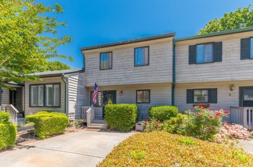 524 Gardenia Ln, Marietta, GA 30068-4615