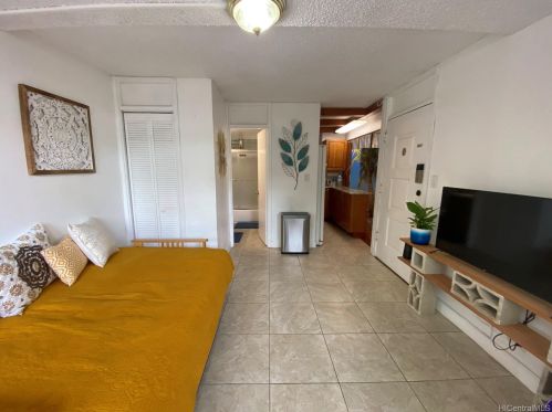 454 Namahana St, Honolulu, HI 96815-2175